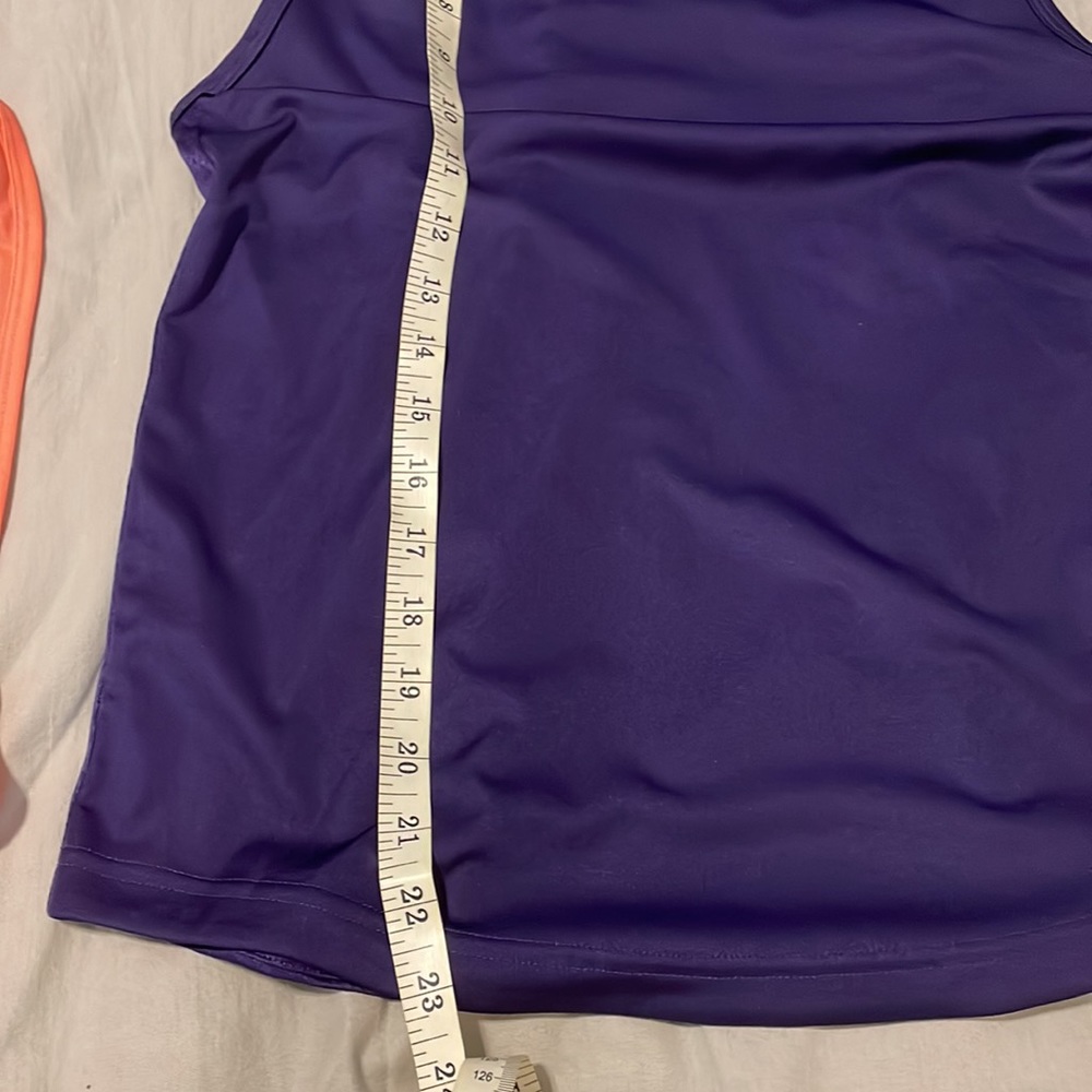 2 Reebok tanks - Picture 8 of 8